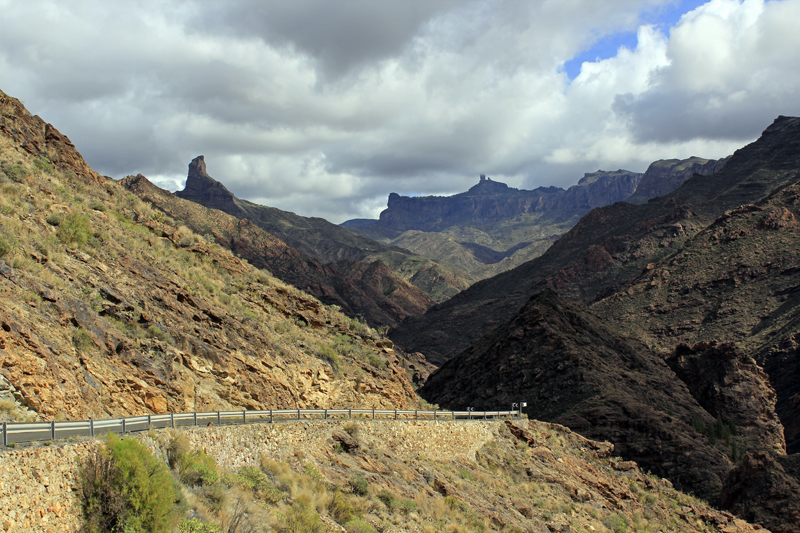 2016-11-07_141142 gran-canaria-2016.jpg - Blick zum Roque Batnayga (links) und Roque Nublo (ganz hinten)